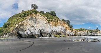 White Cliffs in Pukearuhe 08.jpg