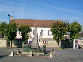 The town hall and war memorial in Angy