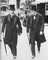 „Ужасните близнаци“ Дейвид Лойд Джордж и Уинстън Чърчил (1907 г.) по време на разцвета на тяхната „радикална фаза“ като социални реформатори