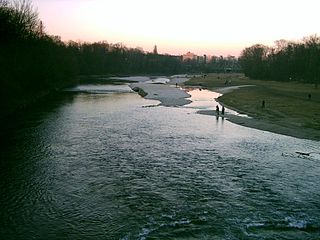 River Isar in Munich, view northwards from Brudermühlbruecke