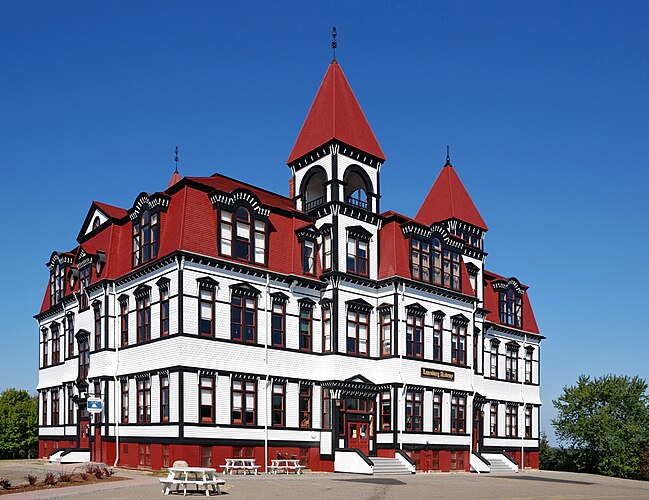 Здание школы в Луненберге (Канада) (1894—1895)