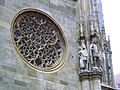 Stephansdom Westfassade: Stifterfigur Herzog Rudolphs IV. und Fensterrosette