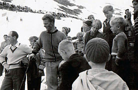 Fra Trollstigrennet omkring 1952 (Stein Eriksen med skistav).