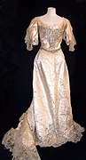 Robe créée par Worth. Musée de Bury St Edmunds (Suffolk).