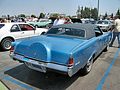 Lincoln Continental Mark III, 1970. La rueda de repuesto ya no está realmente debajo de la moldura. Uno de estos vehículos aparece en la película The French Connection.