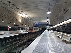 Servei de metro L8 destinació Molí Nou