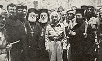 El rey jordano Abdalá I detrás de la Iglesia del Santo Sepulcro durante la batalla de Jerusalén (1948).