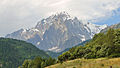 An Monte Bianco (Sliabh Bán), sliabh is airde na tíre, feicthe ón Valdigne, Valle d'Aosta