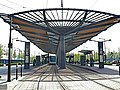 Endstelle der Linie T1 in Denain: Espace Villars ist ein Ver­knüp­fungs­punkt, die Busse halten auf der Au­ßen­sei­te der Bahn­steige