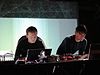 Carsten Nicolai (li.) und Olaf Bender (re.) live