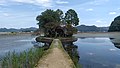 西池（鴨池）と須濱神社のある小島