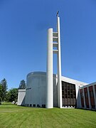 L'église Saint-Benoît-Abbé à Sainte-Foy jouxte le chemin