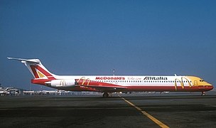 Il McDonnell Douglas MD-82 I-DAVZ in livrea McDonald's