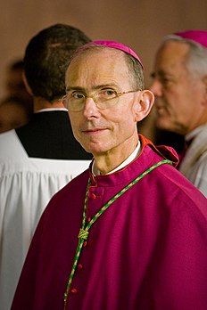 Bernard Tissier de Mallerais, évêque français de la Fraternité sacerdotale Saint-Pie-X. (définition réelle 2 062 × 3 093)