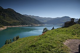 Lac et chapelle de Roselend