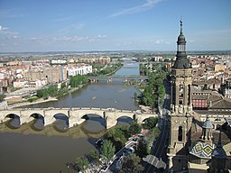 Ebro när den rinner genom Zaragoza