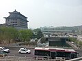 Puerta antigua de la ciudad y foso en Beijing