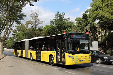 İstanbul Kadıköydə ictimai avtobus