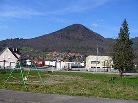 Vue sur le Chalmont depuis l'entrée du village de Lièpvre