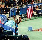 Michael Johnson après sa victoire sur 400 m aux Jeux olympiques de Sydney.
