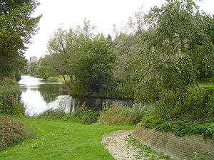 Het Grand Canal, 18de-eeuws element van het voormalige landgoed Dukenburg, vanuit het oosten gezien