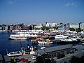 Pipervika vue depuis la citadelle d'Akershus ; au fond, la très vivante Aker Brygge.