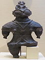 Estatua llamada dogū (土偶 "Figura de la tierra") del Jōmon final (1000-300 a. C.), Museo Nacional de Tokio, Japón.