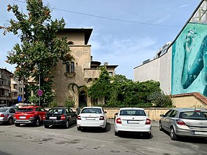 Casa Emanoil Tătărăscu și Enescu (Strada General Eremia Grigorescu nr. 12), de Ion Giurgea, 1936, un exemplu de arhitectură în stilul maur/mauro-florentin/pitoresc mediteranean[42]