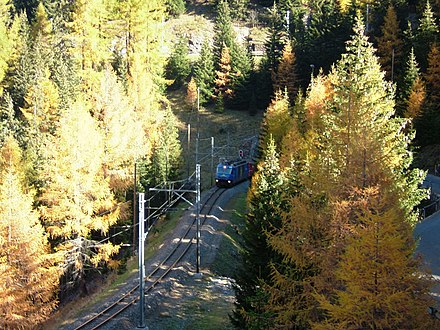 Northbound train leaving Zondra spiral tunnel and heading for Albula viaduct IV Nordwärts fahrender Zug beim Verlassen des Zondra Spiraltunnels auf dem Weg zum Albula-Viadukt IV