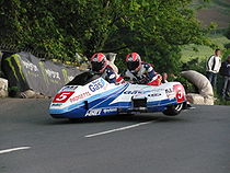 Klaus Klaffenbock en bakkenist Dan Sayle (LCR Honda) tijdens de TT van Man in 2010