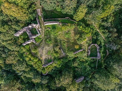 3. Platz: Luftaufnahme Ruine Burg Rauheneck Foto: Ermell