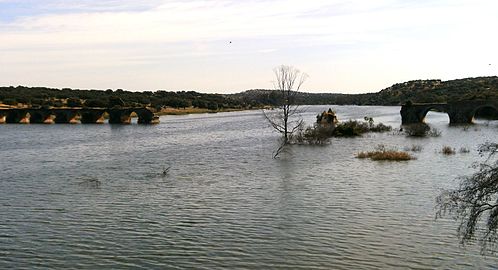 Antiga Ponte da Ajuda, vista da nova ponte