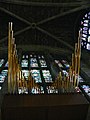 Gewölbe mit den spanischen Trompeten der Orgel an der Rückwand