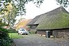 Boerderij met achterbaander en aangebouwde houten schuren