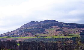 Vue du Little Sugar Loaf depuis l'est.