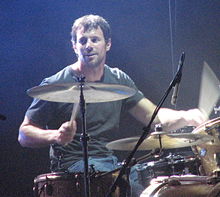 Coghill performing with Powderfinger in 2007