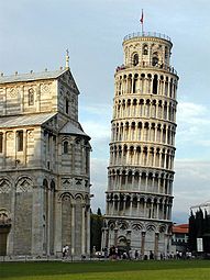 Turnul înclinat din Pisa, Italia (1173-1372)