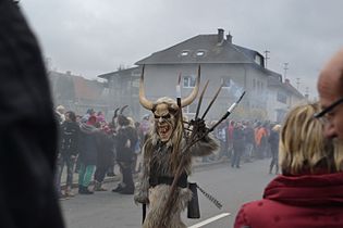 Krampus mit Rauchpatronen (Klagenfurt)