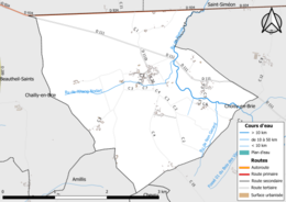 Carte en couleur présentant les réseaux hydrographique et routier de la commune