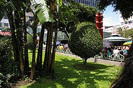 A long line for exchange money - San Jose Costa Rica August 2008.jpg