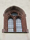 Giebelfenster über dem West-Portal