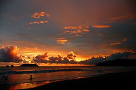 Atardecer en Parque Nacional Manuel Antonio.