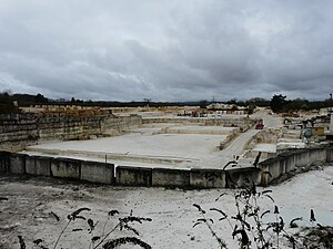 Carrière de calcaire à Paussac-et-Saint-Vivien.