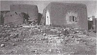 Lajjun, 1924. Roman or Byzantine columns and modern huts (Rockefeller Museum).