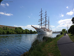 Sea Cloud II, navire de croisière descendant le canal.