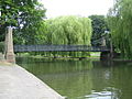 沃唐公園（Wardown Park）利河上的懸索橋