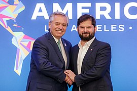 El Presidente Boric junto al Presidente de Argentina, Alberto Fernández, en Los Ángeles, Estados Unidos, el día 10 de junio de 2022.