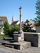 Le calvaire de Chamant, près de l'école.