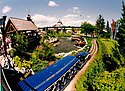 Fjord Rafting en de stoomtrein in 1993. Er was toen vrijwel nog geen begroeiing rondom de attractie.