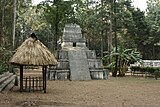 Réplica a escala de una Pirámide Maya en el Parque nacional Naciones Unidas.